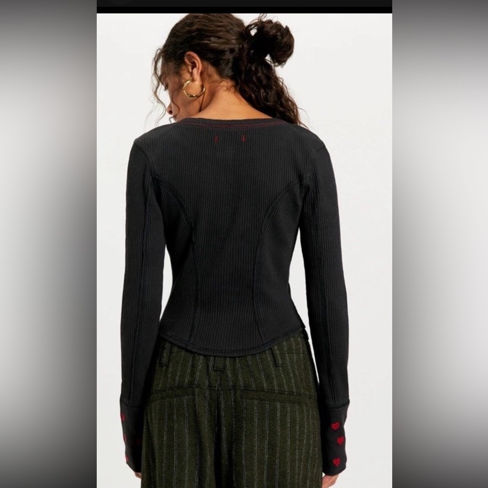 Free People We The Free Daria Cuff Cardi Size Small Black With Red Hearts NEW - Picture 3 of 14